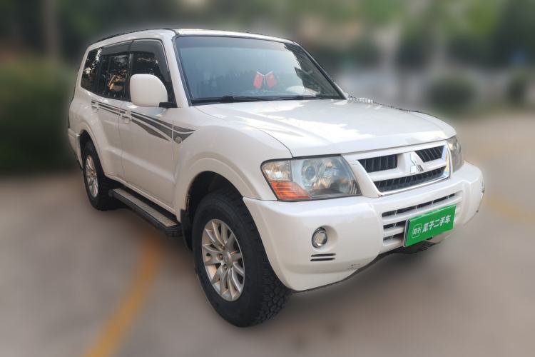 Used Mitsubishi Pajero 2008 V73 3.0L MT GL Front Right 45 Deg