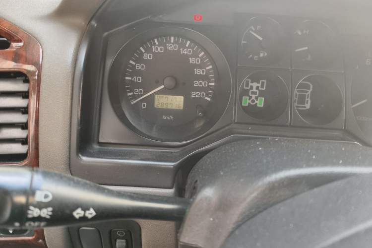 Used Mitsubishi Pajero 2008 V73 3.0L MT GL Odometer Close Up