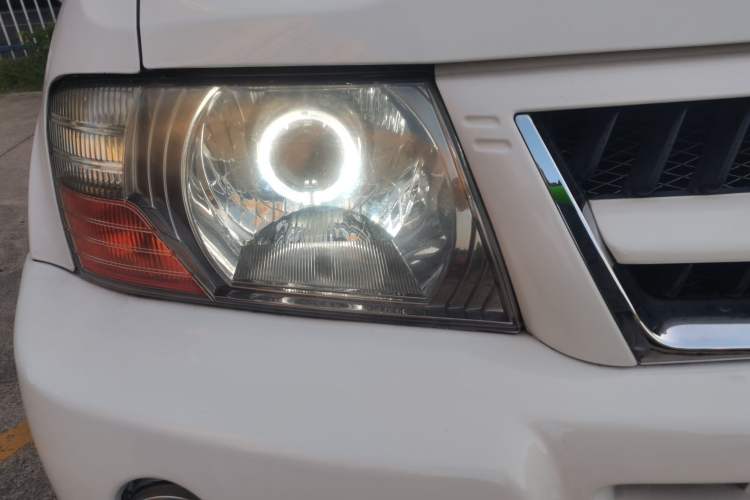 Used Mitsubishi Pajero 2008 V73 3.0L MT GL Right Front Headlight