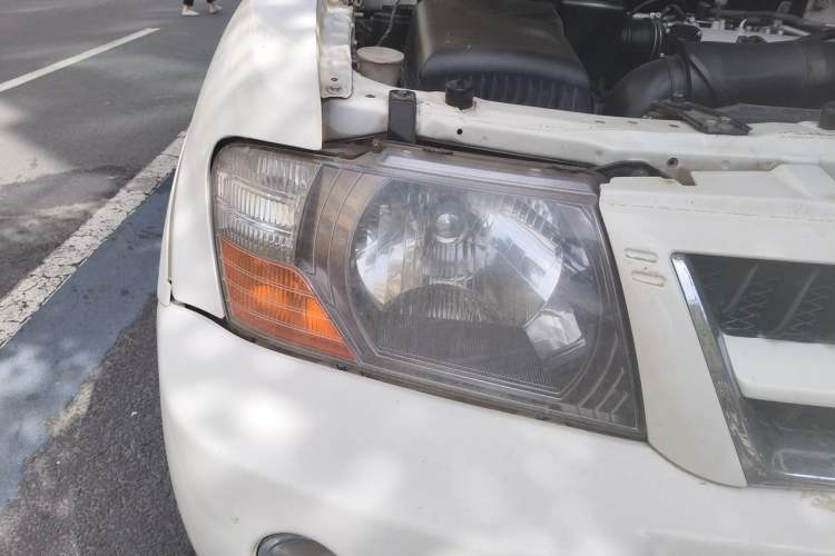 Used Mitsubishi Pajero 2008 V73 3.0L MT GL Right Front Headlight