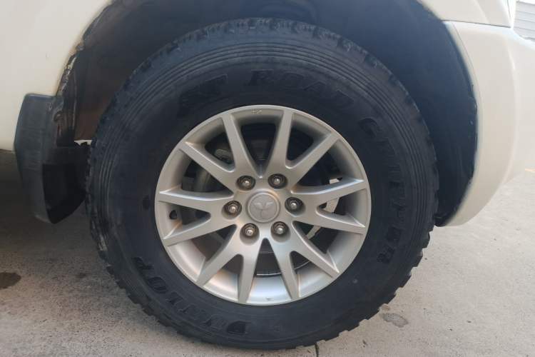 Used Mitsubishi Pajero 2008 V73 3.0L MT GL Right Front Wheel Hub