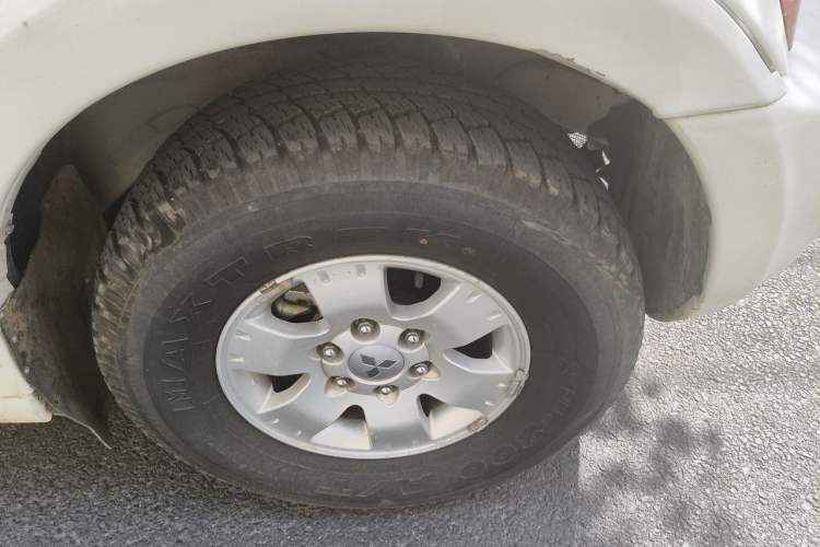 Used Mitsubishi Pajero 2008 V73 3.0L MT GL Right Front Wheel Hub
