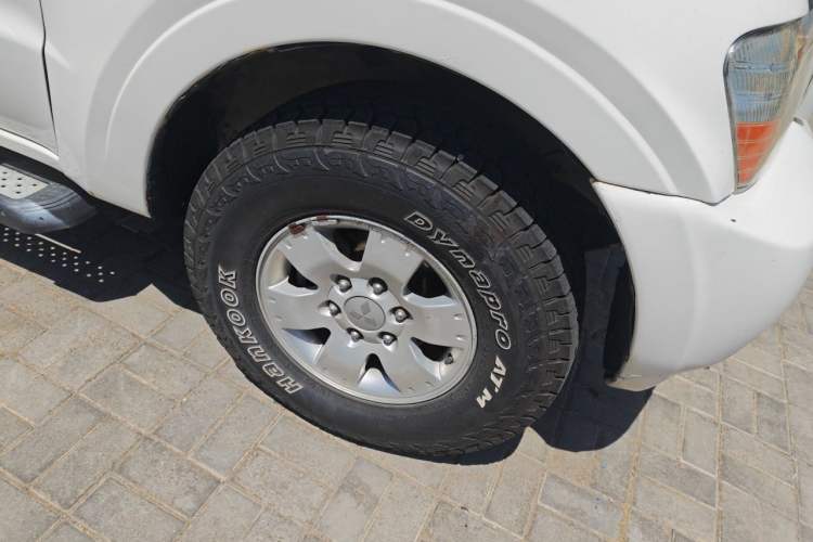 Used Mitsubishi Pajero 2008 V73 3.0L MT GL Right Front Wheel Hub