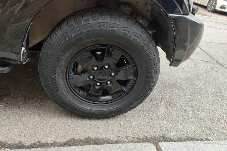 Used Mitsubishi Pajero 2008 V73 3.0L MT GL Right Front Wheel Hub