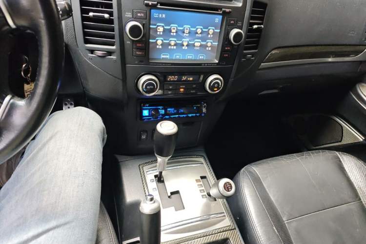 Used Mitsubishi Pajero 2009 3.8L 5-Door Premium Edition Audio And AC Panel