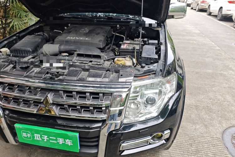 Used Mitsubishi Pajero 2009 3.8L 5-Door Premium Edition Engine Bay Left