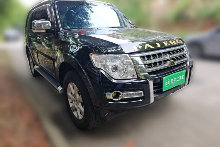 Used Mitsubishi Pajero 2009 3.8L 5-Door Premium Edition Front Right 45 Deg