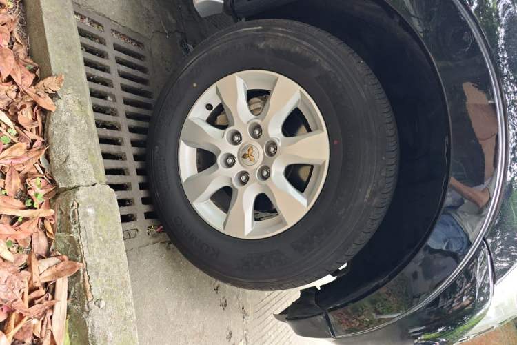 Used Mitsubishi Pajero 2009 3.8L 5-Door Premium Edition Right Front Wheel Hub