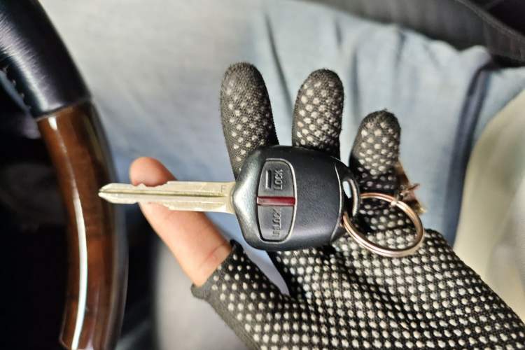 Used Mitsubishi Pajero 2009 3.8L 5-Door Premium Edition Vehicle Key