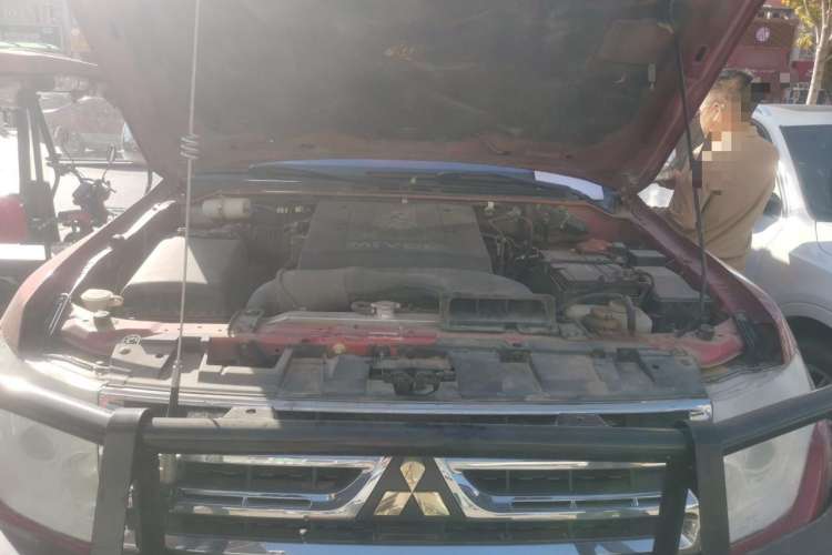 Used Mitsubishi Pajero 2009 3.8L 3-Door Cool Edition Engine Bay