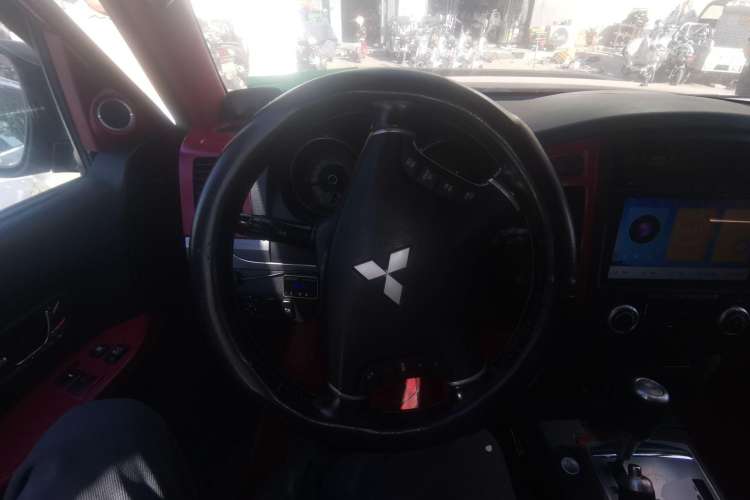 Used Mitsubishi Pajero 2009 3.8L 3-Door Cool Edition Steering Wheel