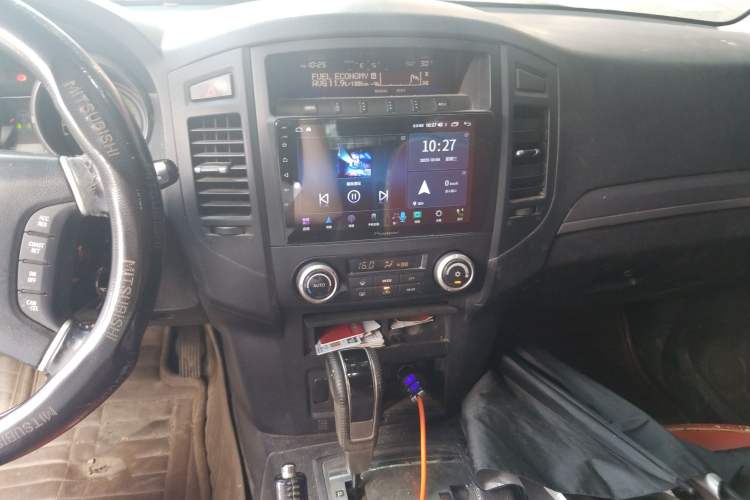 Used Mitsubishi Pajero 2010 3.0L Automatic Elite Edition Audio And AC Panel