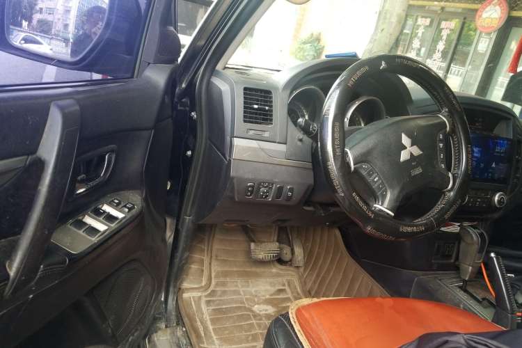 Used Mitsubishi Pajero 2010 3.0L Automatic Elite Edition Driver Seat