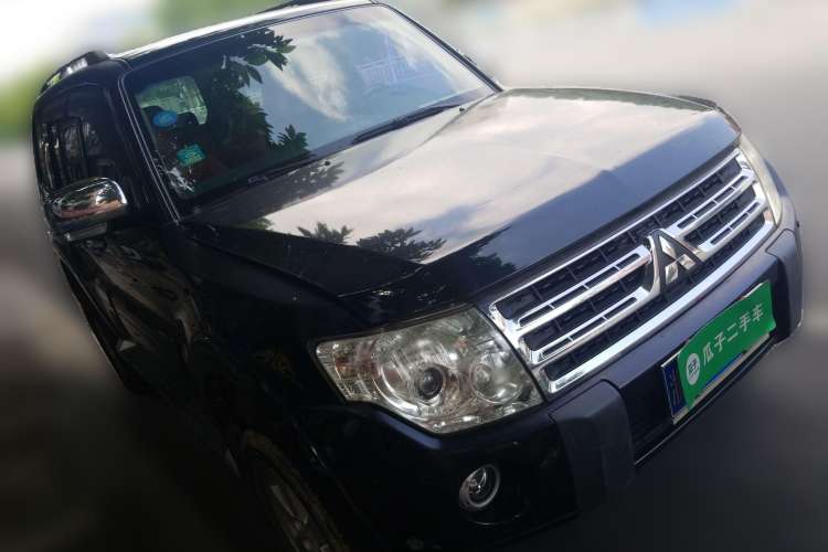 Used Mitsubishi Pajero 2010 3.0L Automatic Elite Edition Front Right 45 Deg