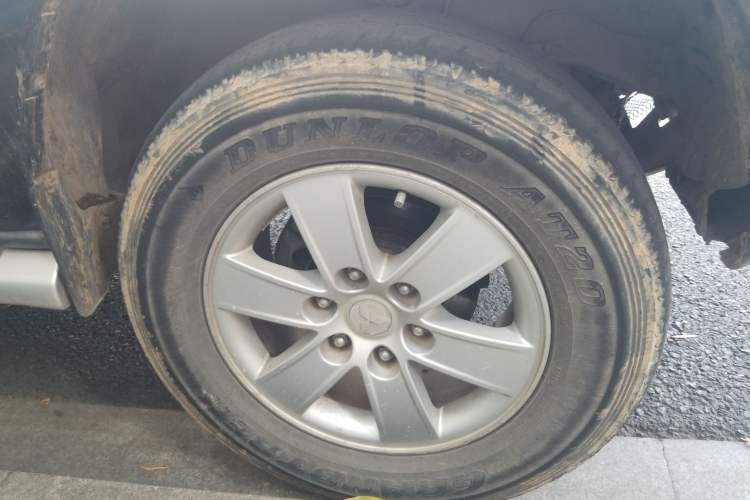 Used Mitsubishi Pajero 2010 3.0L Automatic Elite Edition Right Front Wheel Hub