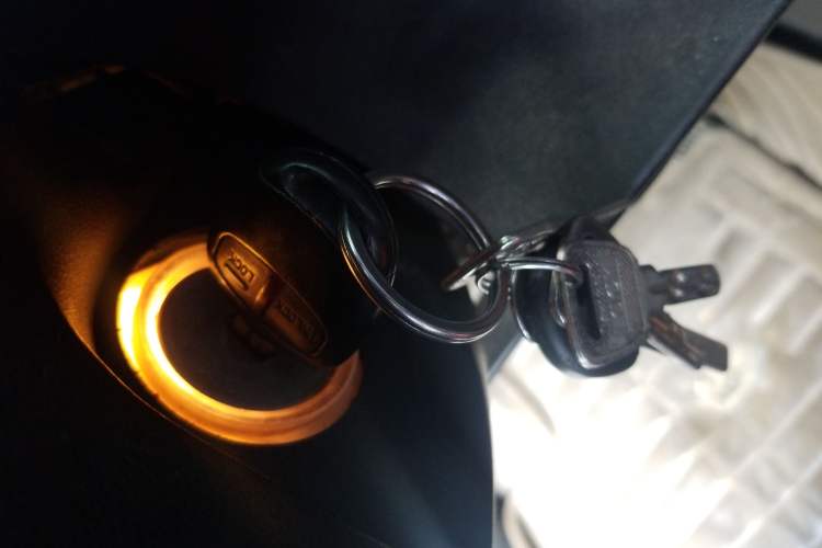 Used Mitsubishi Pajero 2010 3.0L Automatic Elite Edition Vehicle Key
