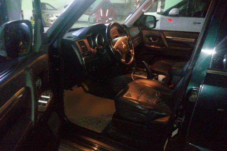 Used Mitsubishi Pajero 2010 3.0L Automatic Elite Edition Driver Seat