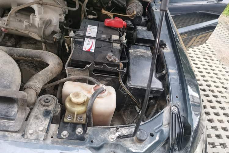 Used Mitsubishi Pajero 2010 3.0L Automatic Elite Edition Engine Bay Left