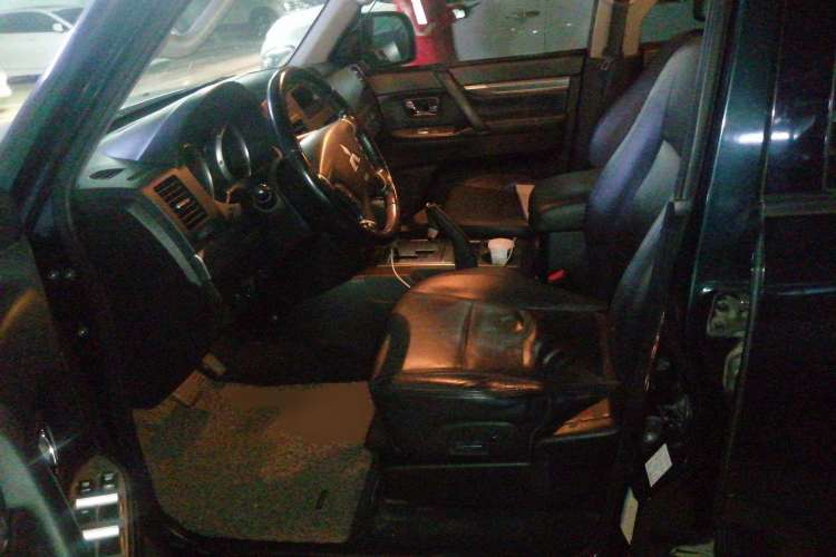Used Mitsubishi Pajero 2010 3.0L Automatic Elite Edition Left Front Seat