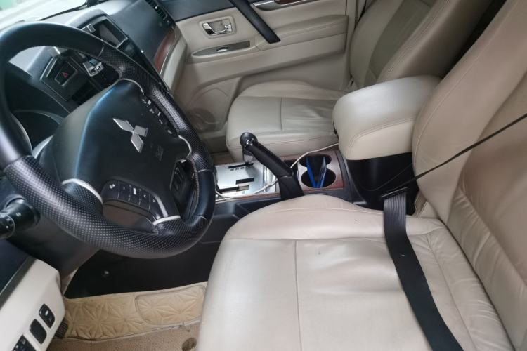 Used Mitsubishi Pajero 2010 3.0L Automatic Elite Edition Left Front Seat