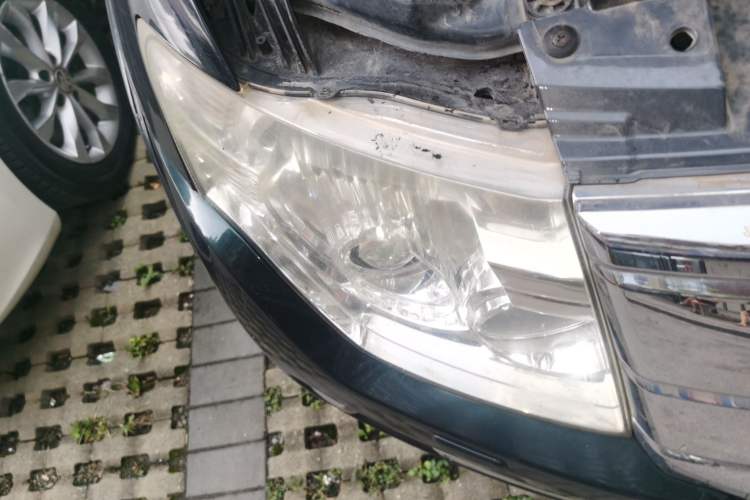 Used Mitsubishi Pajero 2010 3.0L Automatic Elite Edition Right Front Headlight