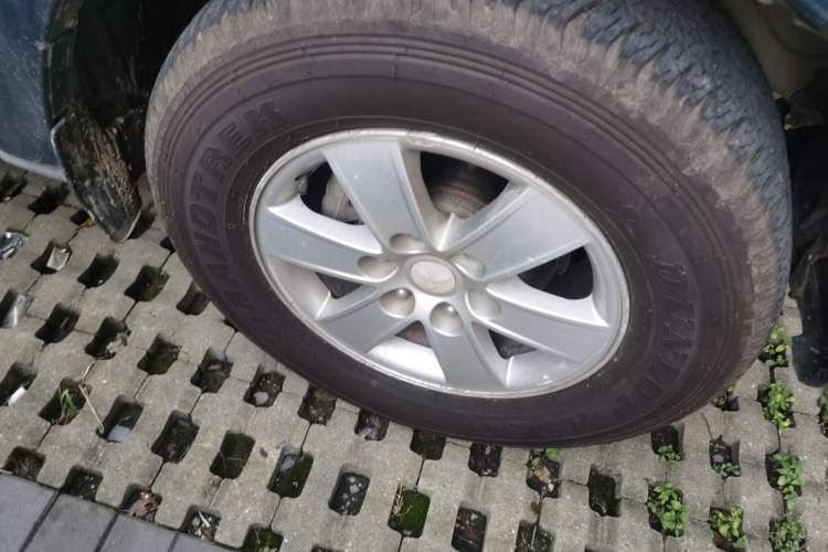 Used Mitsubishi Pajero 2010 3.0L Automatic Elite Edition Right Front Wheel Hub