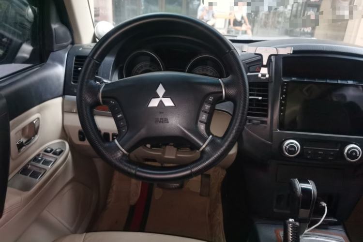 Used Mitsubishi Pajero 2010 3.0L Automatic Elite Edition Steering Wheel