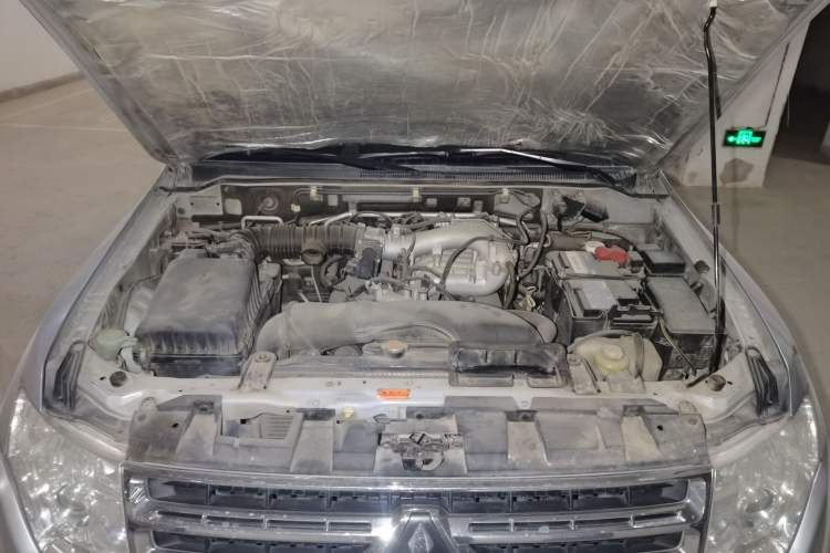 Used Mitsubishi Pajero 2010 3.0L Automatic Elite Edition Engine Bay