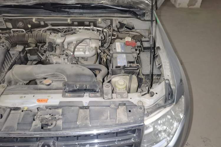 Used Mitsubishi Pajero 2010 3.0L Automatic Elite Edition Engine Bay Left