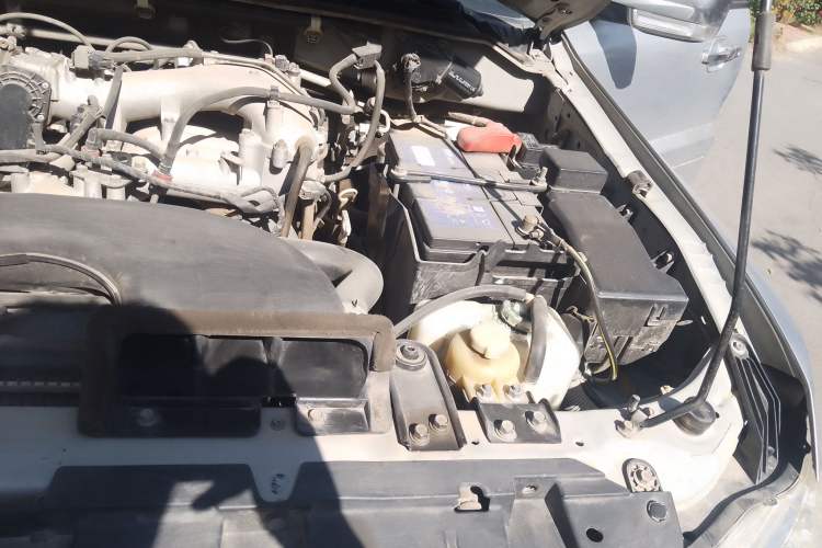 Used Mitsubishi Pajero 2010 3.0L Automatic Elite Edition Engine Bay Left