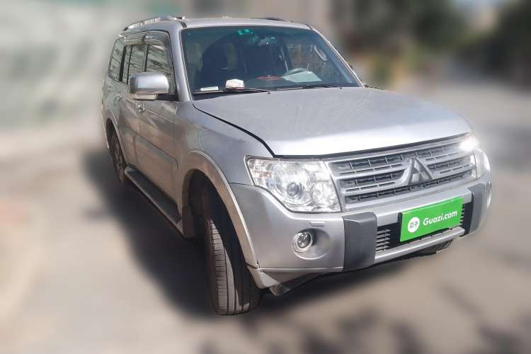 Used Mitsubishi Pajero 2010 3.0L Automatic Elite Edition Front Right 45 Deg