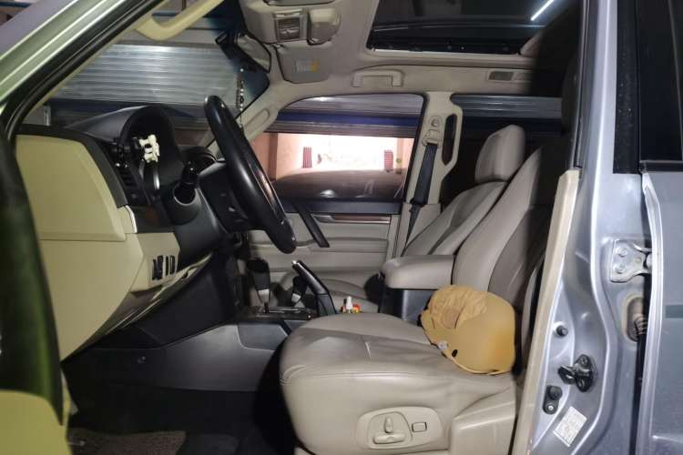 Used Mitsubishi Pajero 2010 3.0L Automatic Elite Edition Left Front Seat