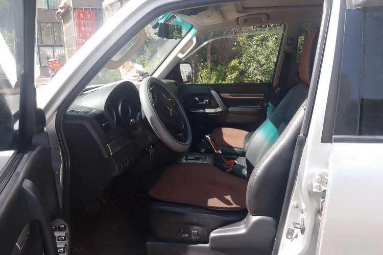 Used Mitsubishi Pajero 2010 3.0L Automatic Elite Edition Left Front Seat
