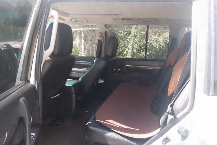 Used Mitsubishi Pajero 2010 3.0L Automatic Elite Edition Left Rear Seat