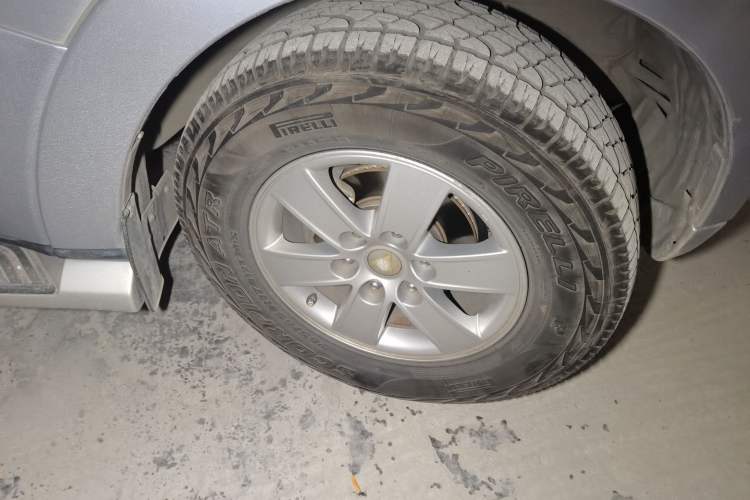 Used Mitsubishi Pajero 2010 3.0L Automatic Elite Edition Right Front Wheel Hub