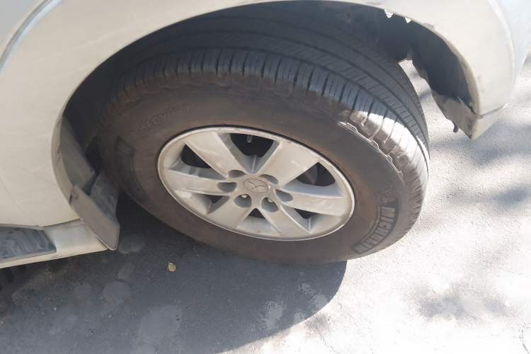 Used Mitsubishi Pajero 2010 3.0L Automatic Elite Edition Right Front Wheel Hub