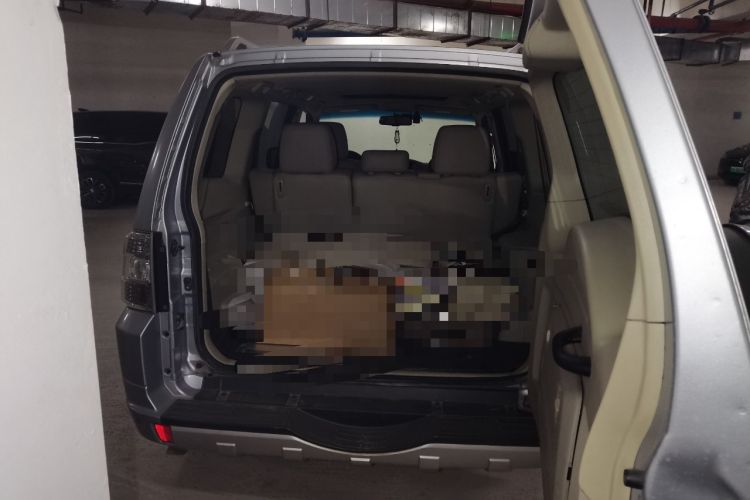 Used Mitsubishi Pajero 2010 3.0L Automatic Elite Edition Trunk