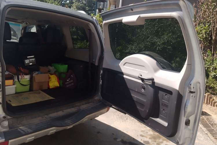Used Mitsubishi Pajero 2010 3.0L Automatic Elite Edition Trunk