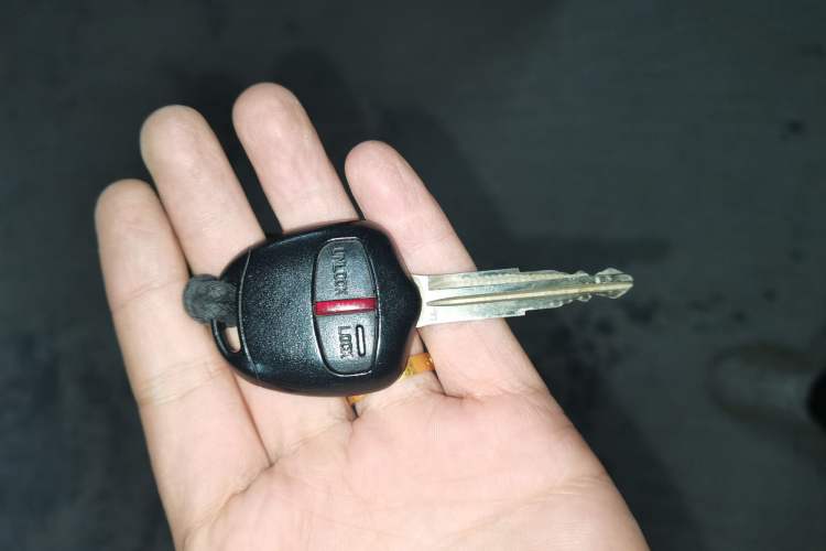 Used Mitsubishi Pajero 2010 3.0L Automatic Elite Edition Vehicle Key