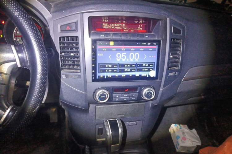 Used Mitsubishi Pajero 2011 3.0L Elite Edition Audio And AC Panel