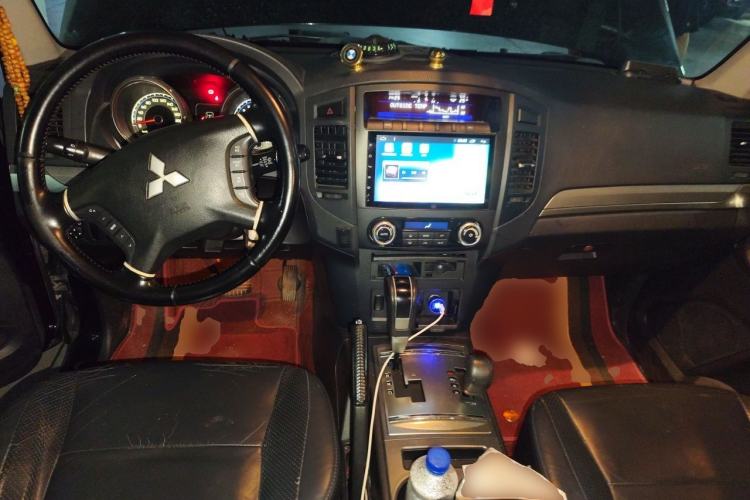 Used Mitsubishi Pajero 2011 3.0L Elite Edition Center Console