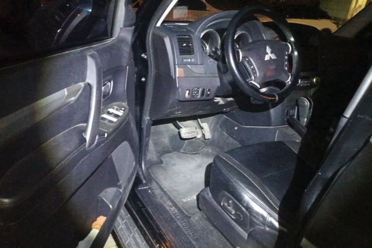 Used Mitsubishi Pajero 2011 3.0L Elite Edition Driver Seat