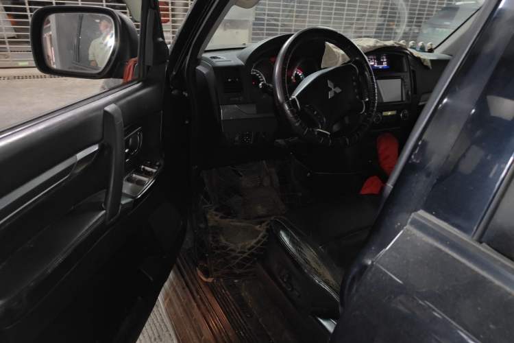 Used Mitsubishi Pajero 2011 3.0L Elite Edition Driver Seat