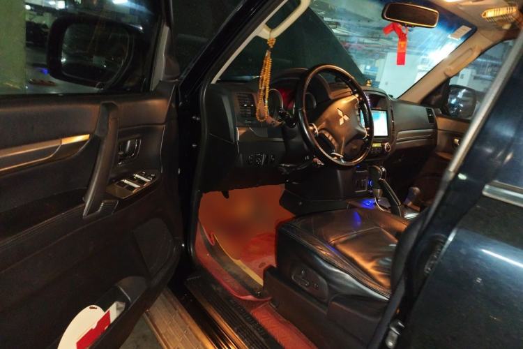 Used Mitsubishi Pajero 2011 3.0L Elite Edition Driver Seat