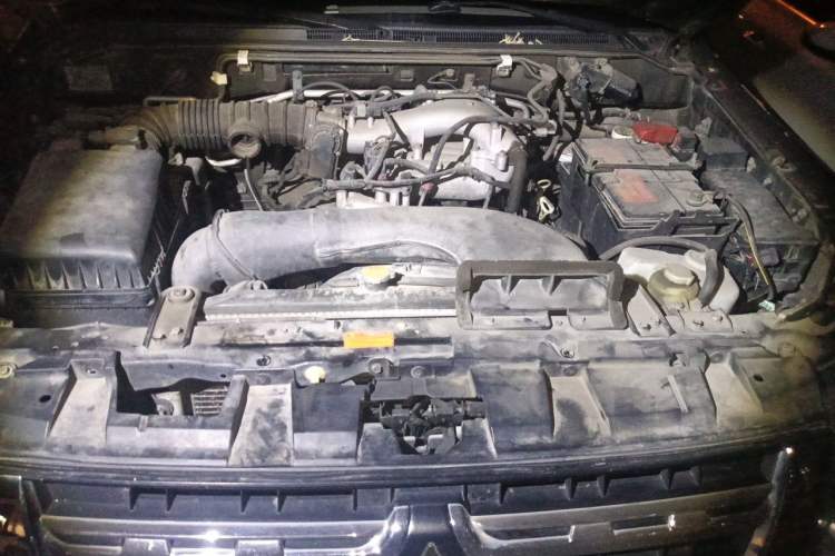 Used Mitsubishi Pajero 2011 3.0L Elite Edition Engine Bay