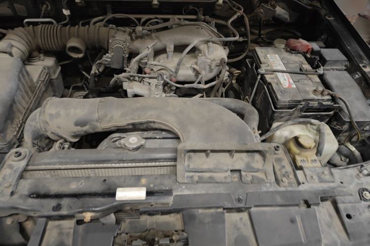 Used Mitsubishi Pajero 2011 3.0L Elite Edition Engine Bay