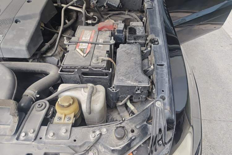 Used Mitsubishi Pajero 2011 3.8L Premium Edition Engine Bay Left