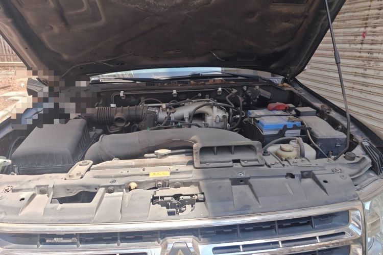 Used Mitsubishi Pajero 2011 3.0L Elite Overdrive Edition Engine Bay Left
