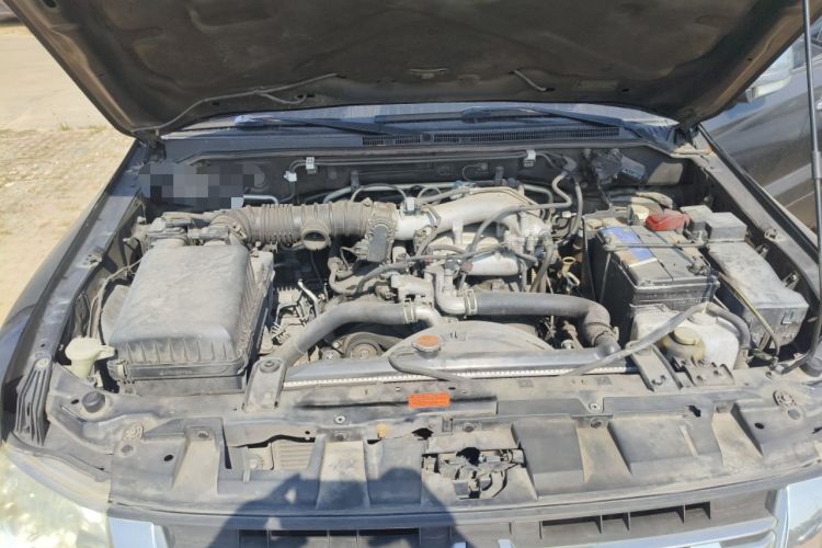 Used Mitsubishi Pajero 2011 3.0L Elite Edition Engine Bay