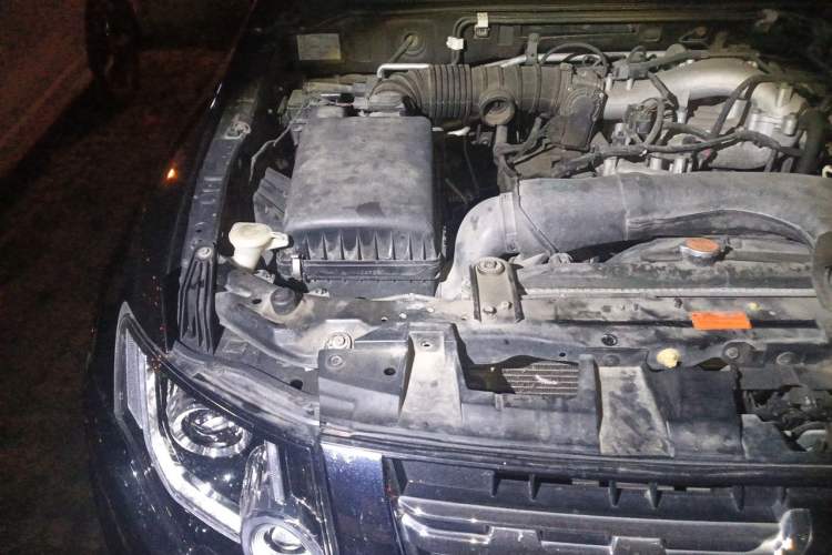 Used Mitsubishi Pajero 2011 3.0L Elite Edition Engine Bay Right